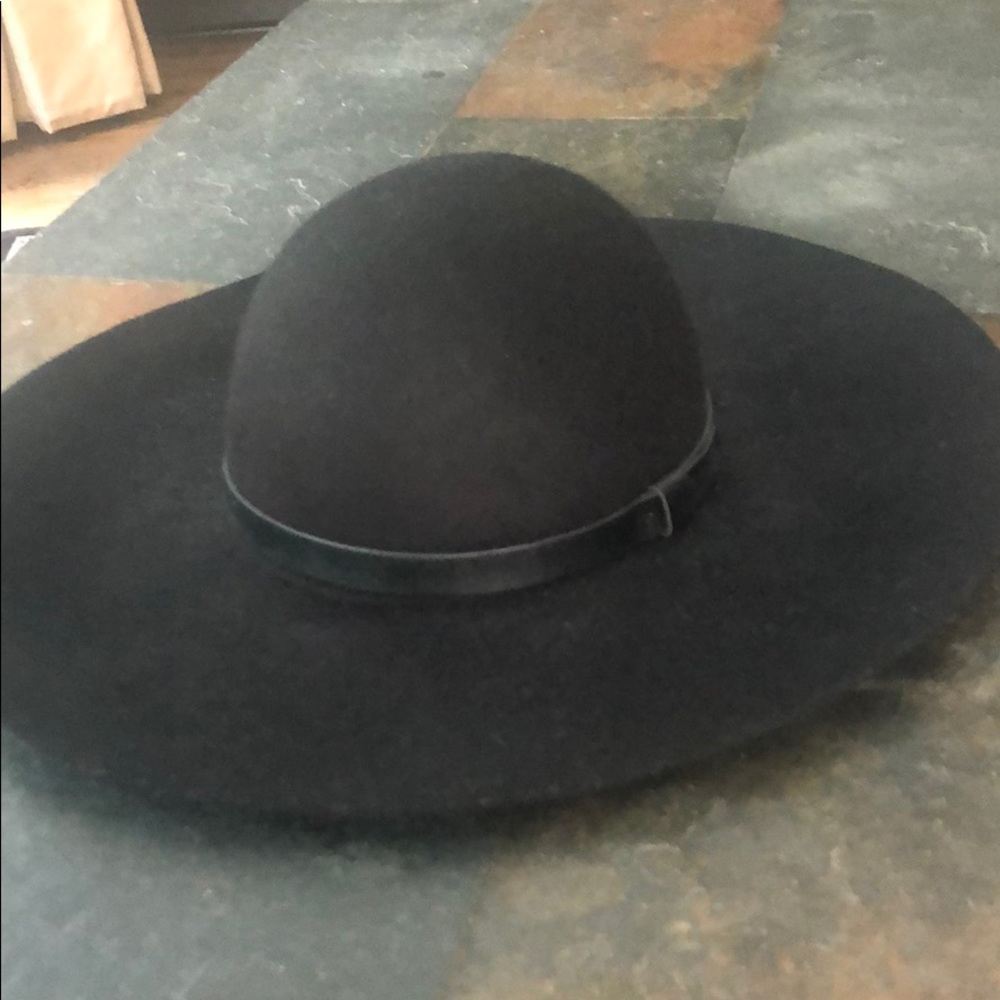 Women’s Black Floppy Hat